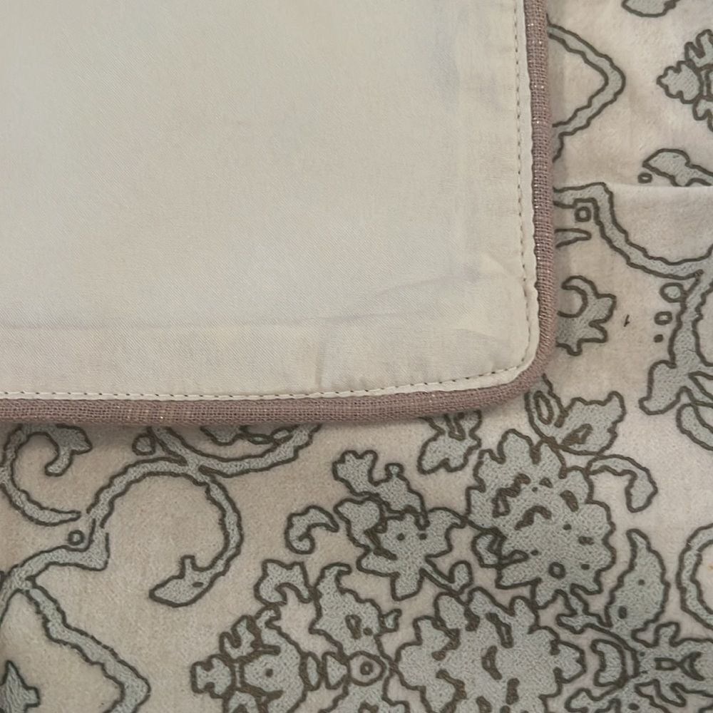 Table Runner - Picture 2 of 6